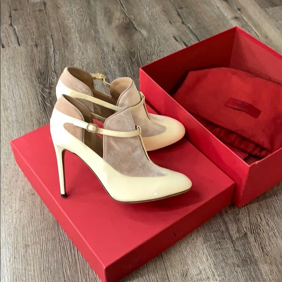 Authentic Valentino Patent Leather And Velvet T-Bar  pumps NEW! Never worn!! - Picture 3 of 4